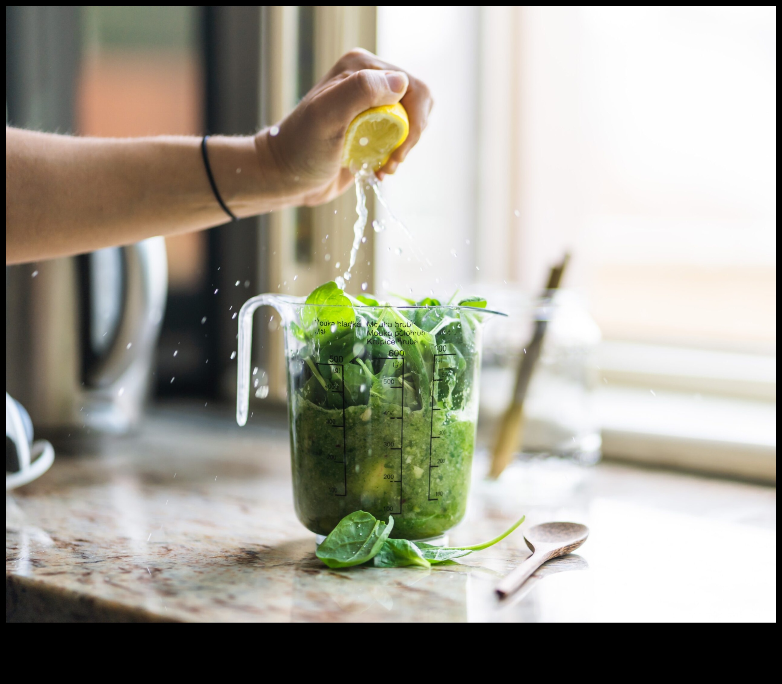 أخضر وهادئ: تغذية جسمك وعقلك بعصائر الخضروات المهدئة