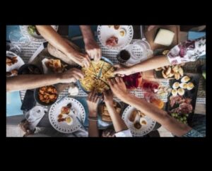 يأكل في المساء: الكشف عن ثراء العشاء المسرات